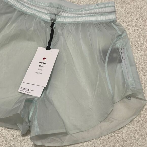 NWT- Lululemon - 6. Step Out Short - Picture 4 of 10